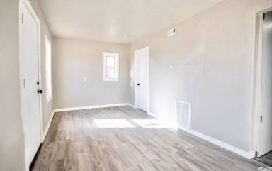 Main picture of 1839 E 12th St