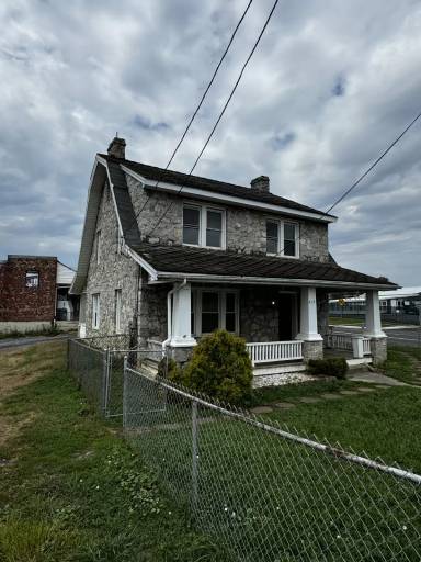 Main picture of 439 Eagle School Rd