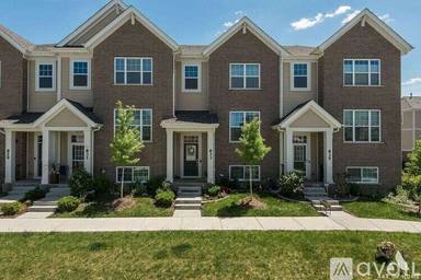 Main picture of 833 Lexington Cir E