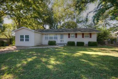 Main picture of 403 Arthur St NW