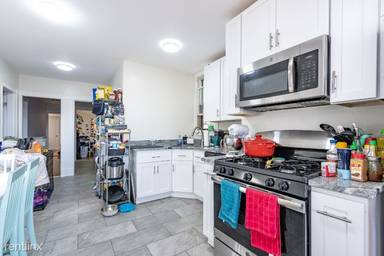 Main picture of 205 Lexington St
