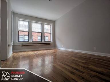 Main picture of 4409 N Wolcott Ave