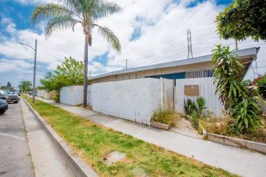 Main picture of 8890 Pacific Ave