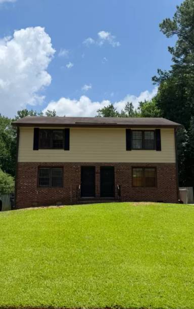 Main picture of 1405 Harth Dr
