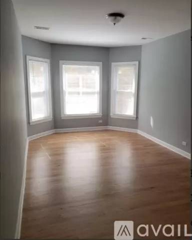 Main picture of 1646 W Pratt Blvd