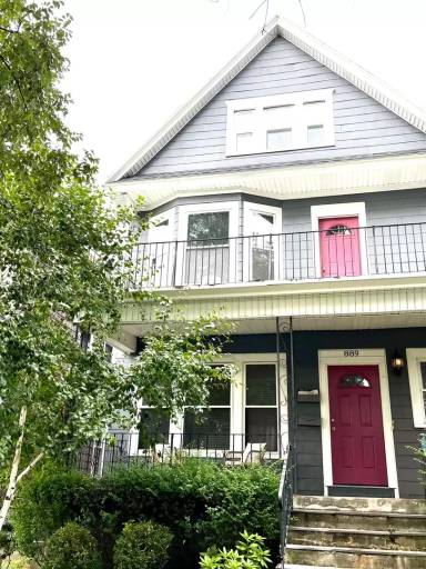 Main picture of 889 Richmond Ave