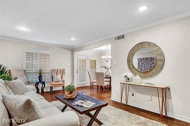 Main picture of 15922 Club Crest Dr