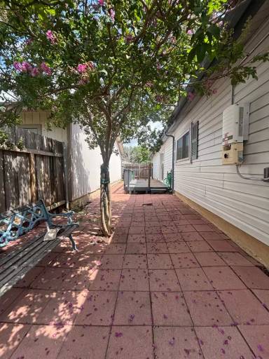 Main picture of 7510 Echo Glade