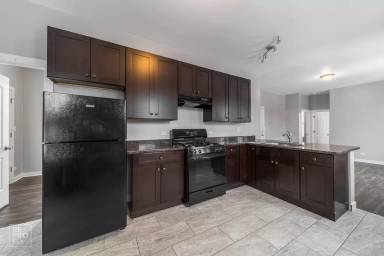 Main picture of 6501 S Justine St