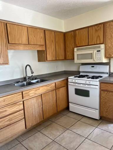 Main picture of 3204 Lafayette Dr NE