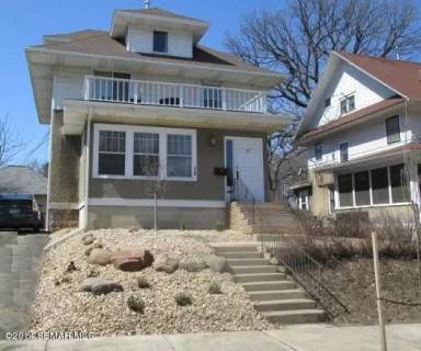 Main picture of 15 11th Ave NW