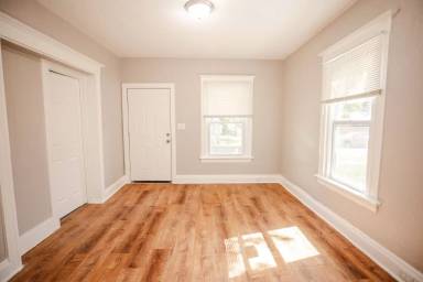 Main picture of 1445 Yates St