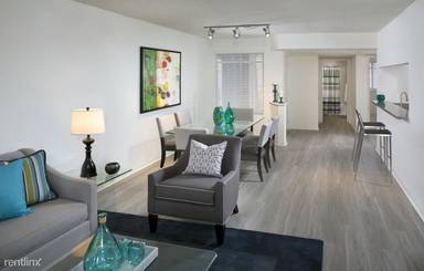 Main picture of 121 NW 108th Ave