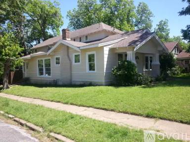 Main picture of 318 N Winnetka Ave