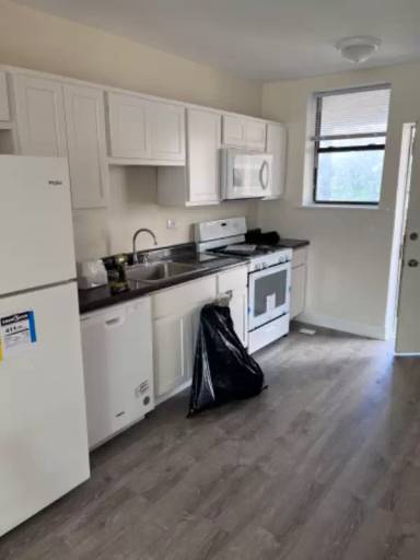 Main picture of 609 Lake St