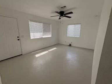 Main picture of 658 S Grand