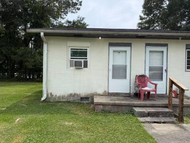 Main picture of 165 Lakewood Dr