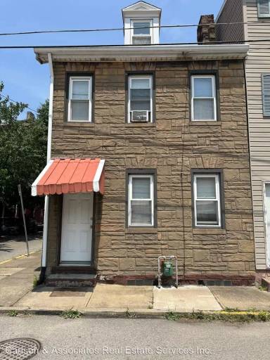 Main picture of 2801 Larkins Way
