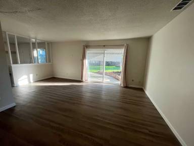 Main picture of 2041 Van Nuys Way
