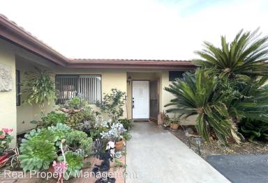 Main picture of 939 Strawberry Hill Ln