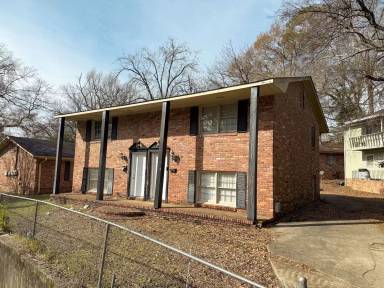 Main picture of 3217 Cherokee Ave