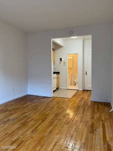 Main picture of 225 E 10th St