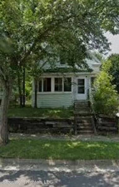 Main picture of 2230 7th St SW