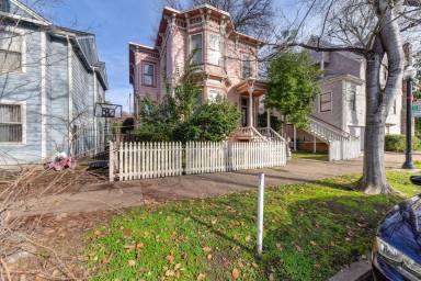 Main picture of 925 F St
