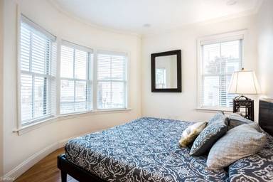 Main picture of 586 E Broadway