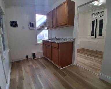 Main picture of 75 Church St