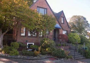 Main picture of 3405 SW Barbur Blvd