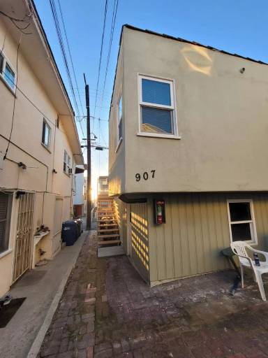 Main picture of 907-918 Monterey Blvd