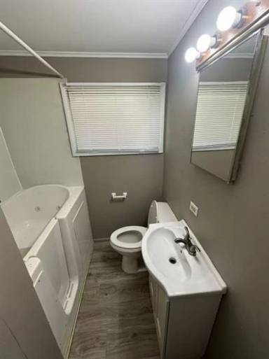 Main picture of 1102 N Lincoln Ave