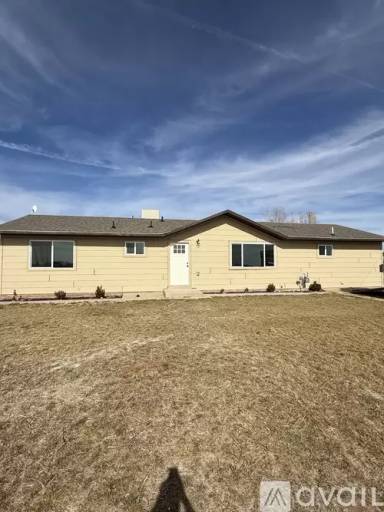 Main picture of 633 E Pinion Ridge Rd