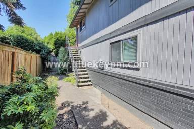 Main picture of 7865 SE Milwaukie Ave