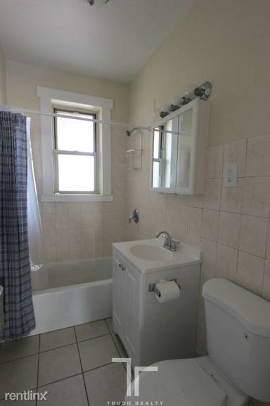 Main picture of 1601-15 W Berteau Ave Apartments