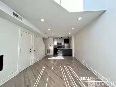 Main picture of 944 W Grace St Apartments