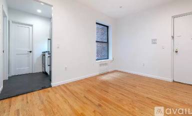 Main picture of 445 E 81st St