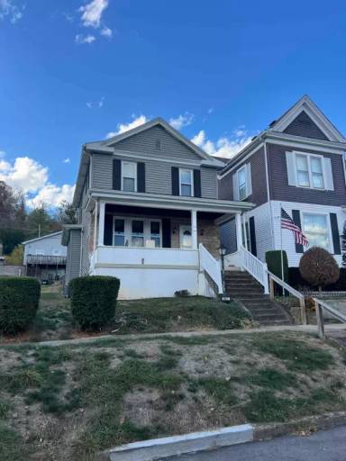Main picture of 907 Virginia St