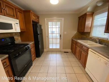 Main picture of 617 E Brandeis Ave