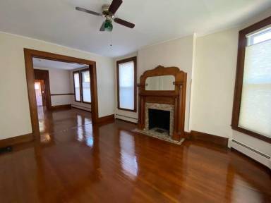 Main picture of 352 Willow St