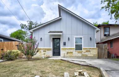 Main picture of 1303 Lombrano St