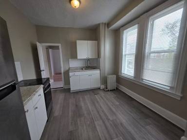 Main picture of 104 S 51st St