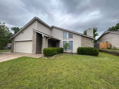 Main picture of 9058 E 94th St