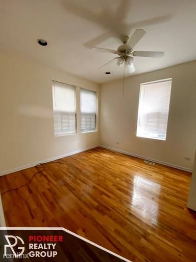 Main picture of 2450 N Southport Ave