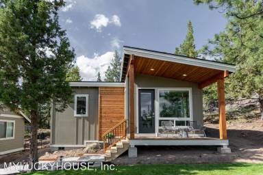 Main picture of 2041 NW Glassow Dr