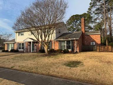 Main picture of 2026 Meadow Lake Ct