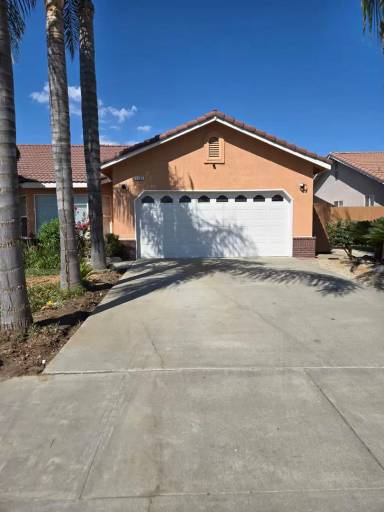 Main picture of 1101 E Cinnamon Dr