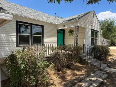 Main picture of 310 College Dr