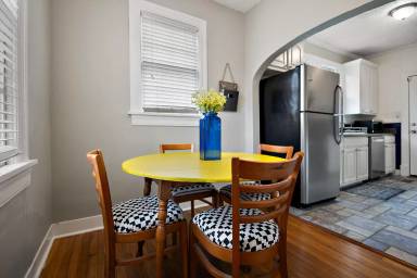 Main picture of 1733 Myrtle St